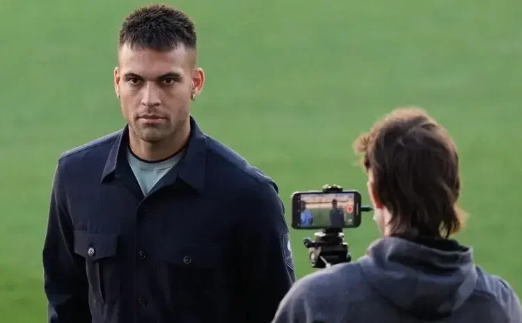 Champions League: en Italia afirman que sería “milagro” que Lautaro Martínez juegue la vuelta entre Inter y Barcelona por lesión muscular