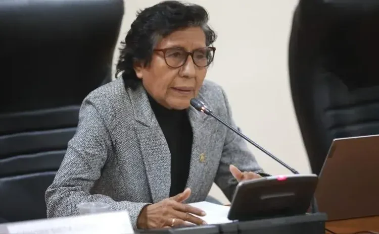 Congresista Lucinda Vásquez es acusada de contratar a familiares en su despacho y recortar el sueldo a trabajadores
