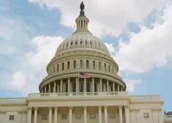 Congresistas republicanos proponen cobrar mil dólares por solicitud de asilo en EE.UU.