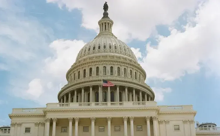 Congresistas republicanos proponen cobrar mil dólares por solicitud de asilo en EE.UU.
