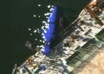 Corea del Norte comienza a reparar su destructor accidentado y detiene a alto funcionario