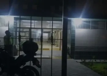 Detienen a hombre acusado de tocamientos indebidos a joven en el Corredor Rojo