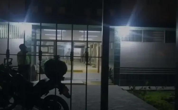 Detienen a hombre acusado de tocamientos indebidos a joven en el Corredor Rojo