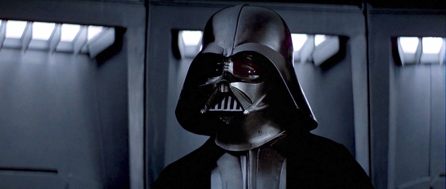 'Star Wars' (1977) David Prowse le dio vida a Darth Vader en Star Wars, mientras que James Earl Jones le prestó su voz icónica.