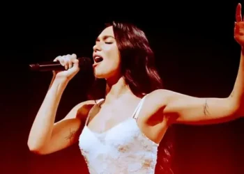 Dua Lipa conquista Madrid y sorprende cantando ‘Héroe’ de Enrique Iglesias [VIDEO]