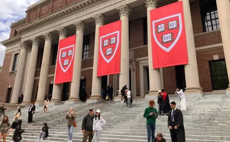 EEUU ya está revisando visados de estudiantes chinos para empezar a revocarlos “pronto”