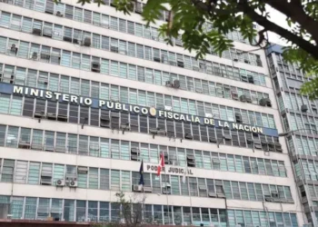 Fiscalía insiste en pedido al PJ para acceder a dispositivo entregado por Junior Izquierdo en investigación a Juan José Santiváñez