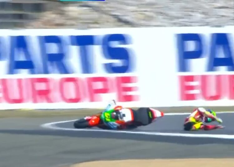 GP de Francia: piloto fue embestido por una moto en medio de la pista
