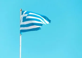 Grecia denunciará a Adidas por hacer espectáculo publicitario con drones sobre la Acrópolis de Atenas