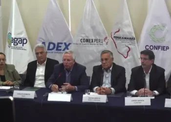 Gremios empresariales peruanos alertan sobre crisis institucional y exigen un gabinete autónomo | CCL | ADEX | Canatur | Confiep