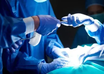 Médicos realizan primer trasplante de vejiga humana en el mundo