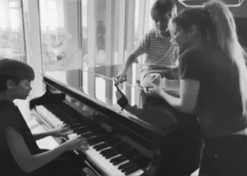 Milan y Sasha, los hijos de Shakira y Piqué, debutan en la música con el tema ‘The One’