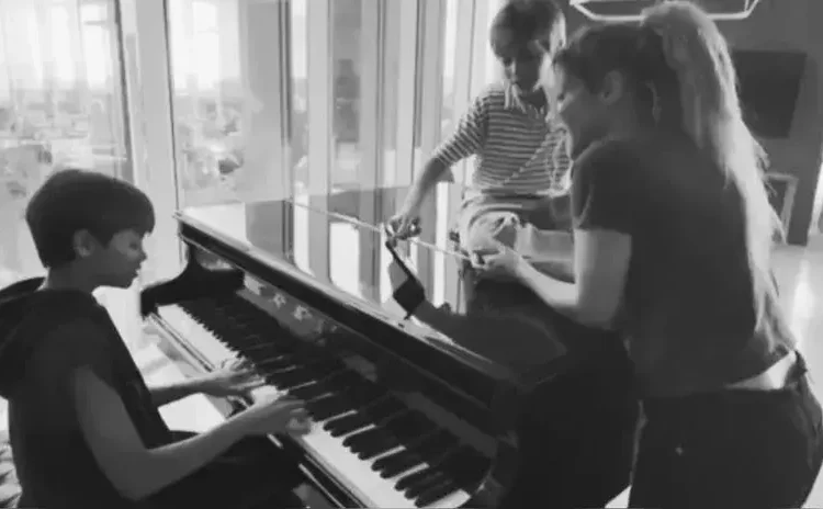 Milan y Sasha, los hijos de Shakira y Piqué, debutan en la música con el tema ‘The One’