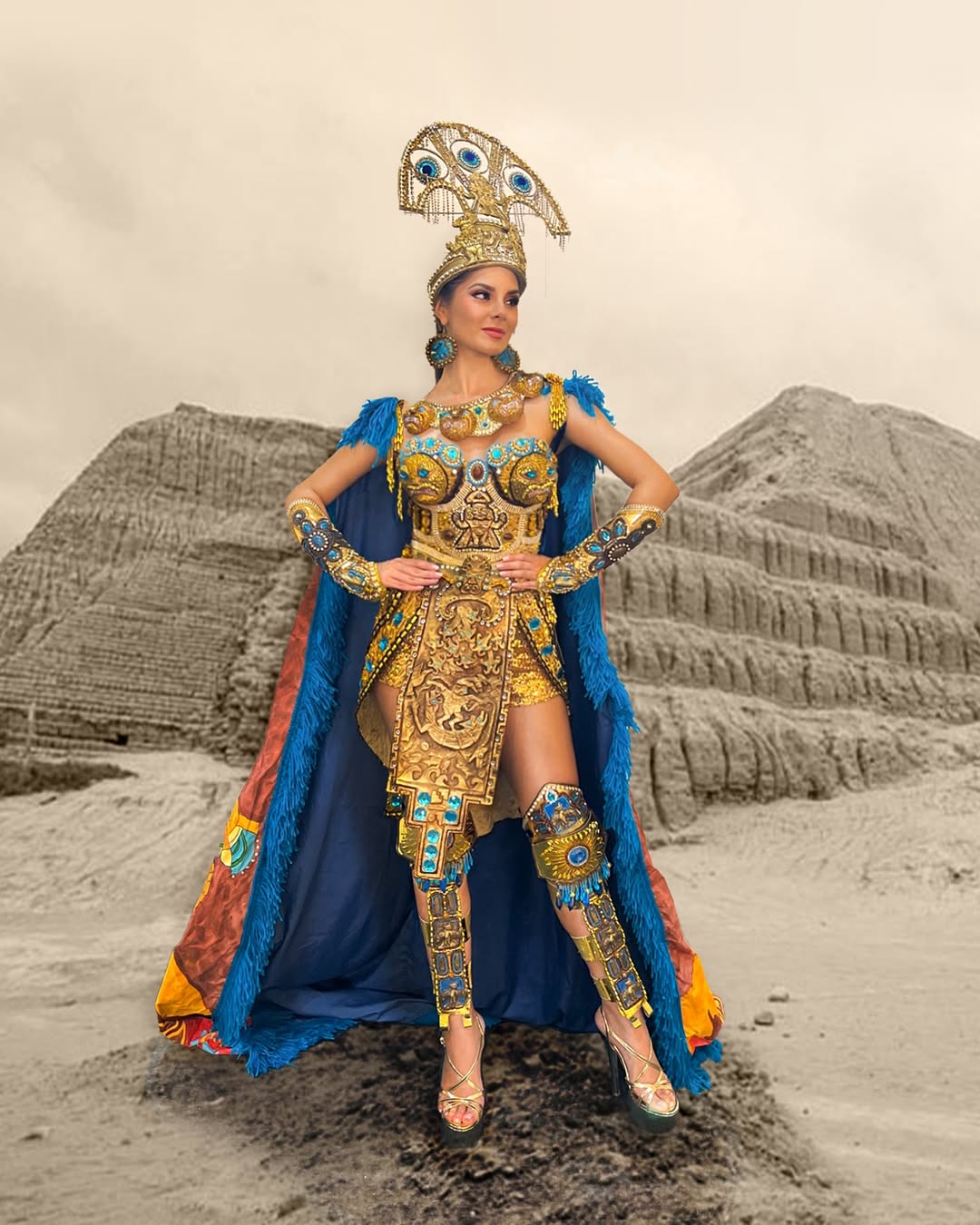 La estadía deslumbrada con su traje típico inspirado en la cultura Moche.