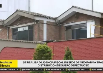 Realizan diligencia fiscal en la sede de Medifarma