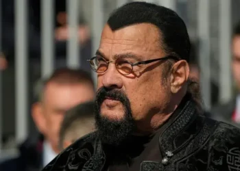 Steven Seagal y otras figuras del cine aparecen en el desfile por el Día de la Victoria en Moscú