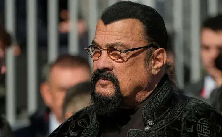 Steven Seagal y otras figuras del cine aparecen en el desfile por el Día de la Victoria en Moscú