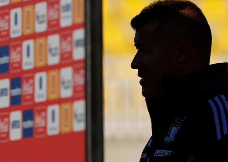 Vicepresidente de Colo Colo deja colgando el futuro de Jorge Almirón: “Vamos a conversar a ver qué decisiones tomamos”