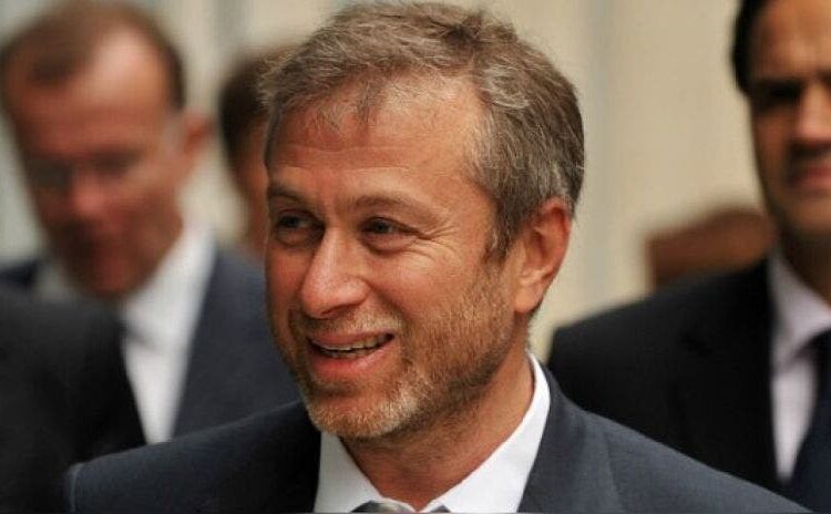 Gobierno británico amenaza con acciones legales a Abramovich si no libera el dinero congelado por venta del Chelsea