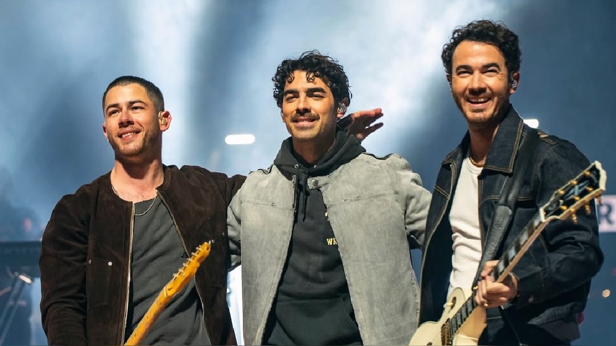 Nick Jonas, Joe Jonas y Kevin Jonas conforman la popular banda Jonas Brothers Nick Jonas, Joe Jonas y Kevin Jonas conforman la popular banda Jonas Brothers.