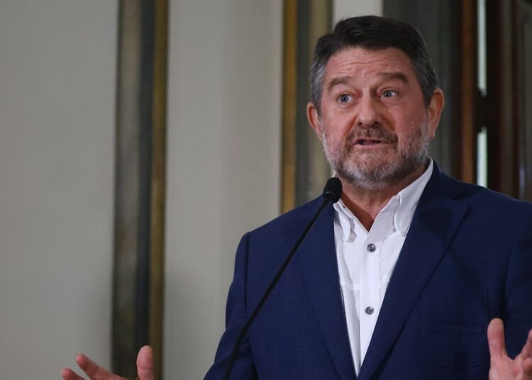 Esperado cara a cara: Orrego se defiende en el Consejo Regional e intenta contener su destitución en el Tricel