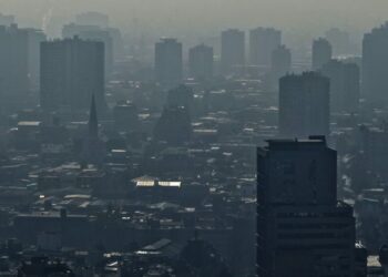 Se mantiene la alerta ambiental para este domingo en la Región Metropolitana: revisa las medidas que rigen