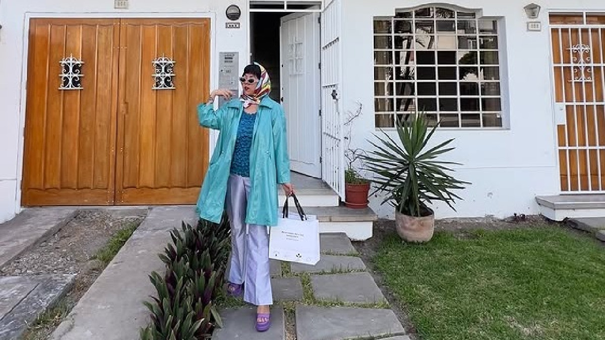 Envuelto en tesoros antiguos, Nathalí Zanabria posa en la puerta de lo que era su sala de exposición en Miraflores. Envuelto en tesoros antiguos, Nathalí Zanabria posa en la puerta de lo que era su sala de exposición en Miraflores.