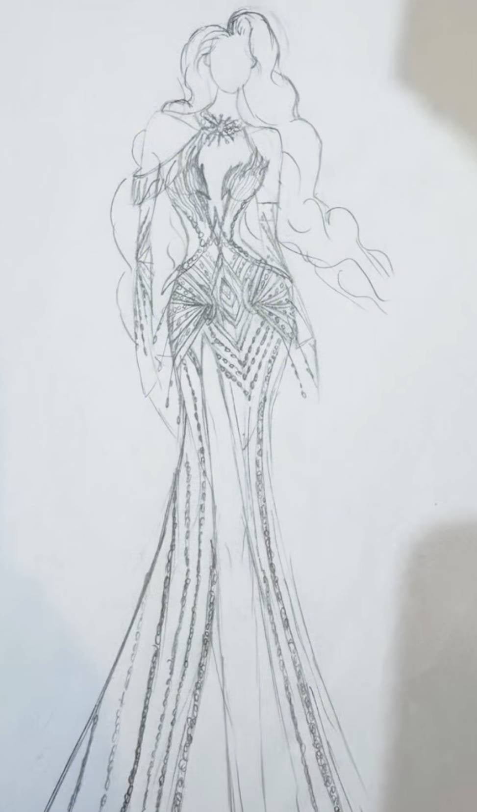 Bosquejo del vestido que Karla Bacigalupo llevaba en su coronación.