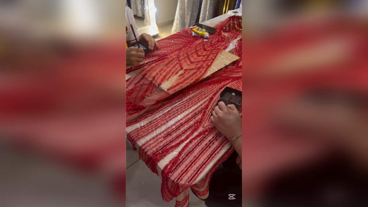 Proceso de ropa del vestido que Karla Bacigalupo llevaba en su coronación como Miss Perú 2025.