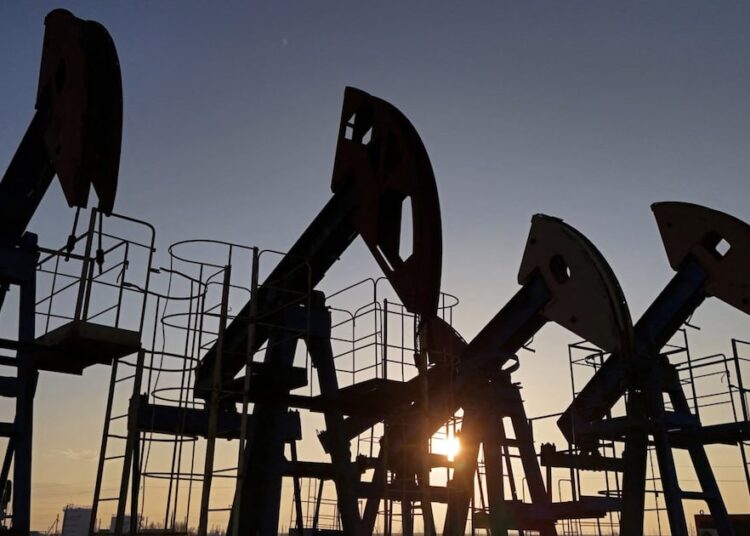 Mercado petrolero se prepara para alza tras bombardeos de EE.UU. a instalaciones nucleares iraníes