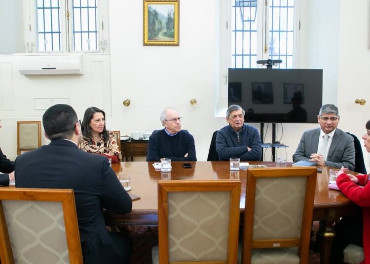 Fisura oficialista y participación: las inquietudes de La Moneda a seis días de la primaria