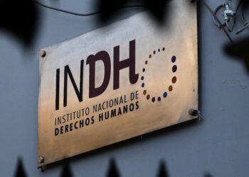 Ministro Gajardo afirma que INDH es “un pilar de nuestra democracia” tras recibir informe de comisión que busca reforzar al organismo