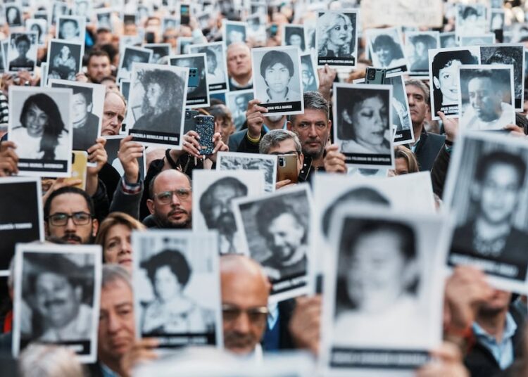 Argentina juzgará en ausencia a 10 acusados por el atentado de 1994 a mutual judía