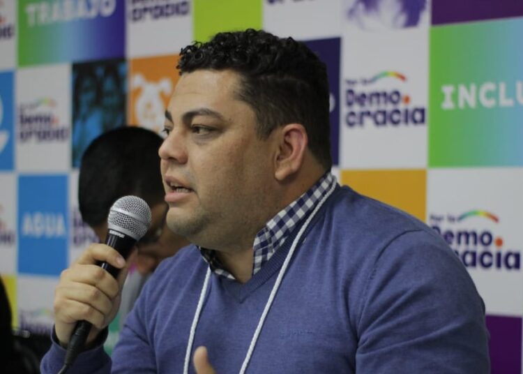 Toro cuestiona a Carmona y afirma que un tercer proyecto constitucional “no es un debate que haya que abrir desde el progresismo”