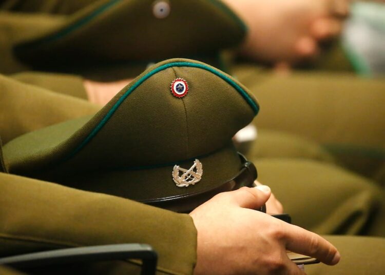 9 asaltantes atacan a hombre en Lo Prado: vestían ropa similar a la de Carabineros