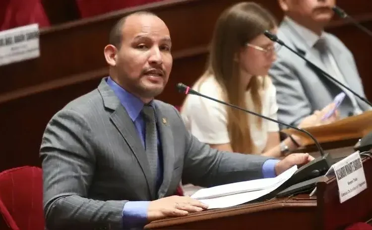 Alejandro Muñante critica suspensión a Patricia Benavides porque asegura que deja un nefasto precedente