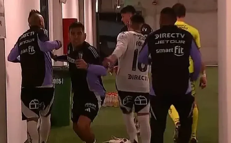 Arturo Vidal casi se pelea con portero de Colo Colo, Fernando de Paul, en empate con Iquique por Liga Chilena 2025