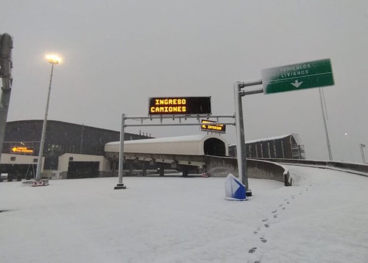 Decretan cierre preventivo del paso Los Libertadores por nevadas en la cordillera