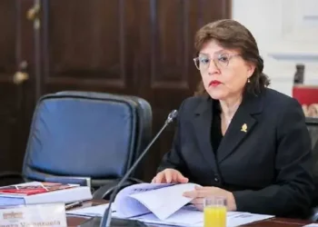 Delia Espinoza reiteró por tercera vez a la JNJ que remita acta y resolución sobre reposición de Patricia Benavides