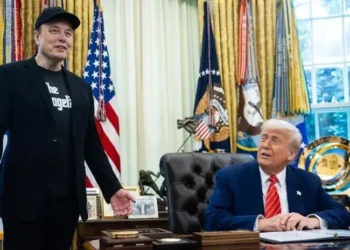 Donald Trump dice que se revisarán los contratos del Gobierno con empresas de Elon Musk