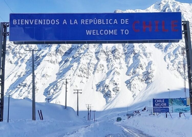 Ejecutan cierre preventivo del paso Los Libertadores por derrame de aceite en la vía en lado argentino