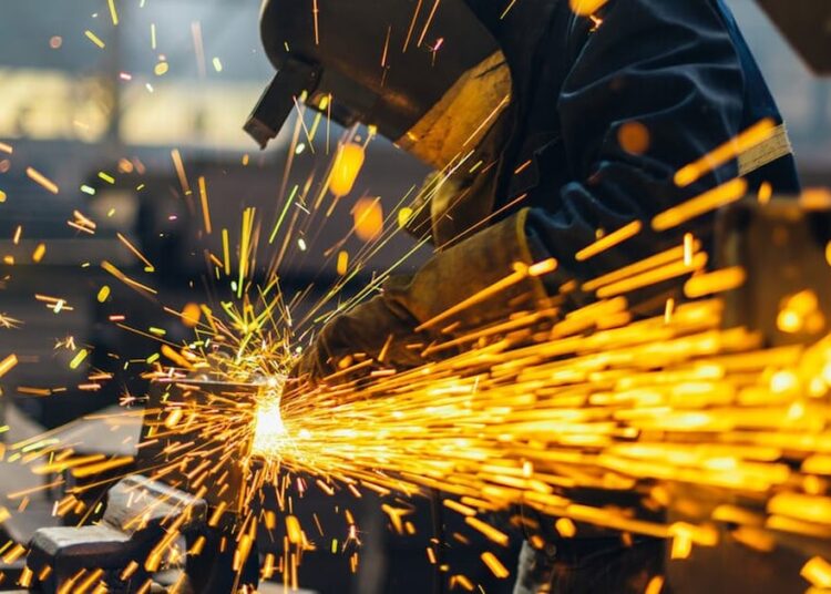 Expertos consultados por el Banco Central elevan el cálculo de crecimiento para Chile y mantienen el de la inflación