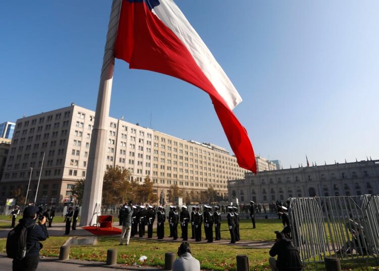 FMI afirma que Chile puede acelerar su crecimiento, pero advierte que no alcanzará las tasas de los 90