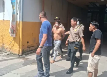 Hombre es detenido tras ser acusado de apuñalar a su expareja