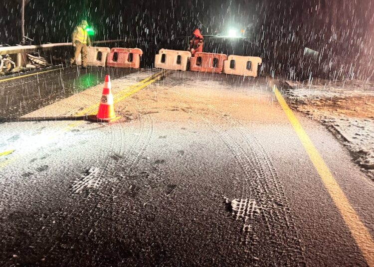 Intensa nevazón obliga al cierre temporal de la Carretera Austral en Chaitén: se habilitará durante el día