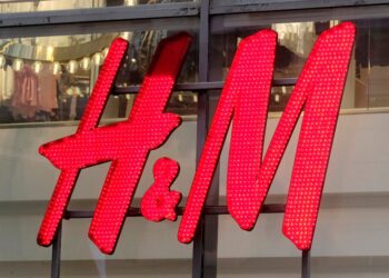 Las ganancias de la sueca H&M caen y la firma de moda apunta al tipo de cambio