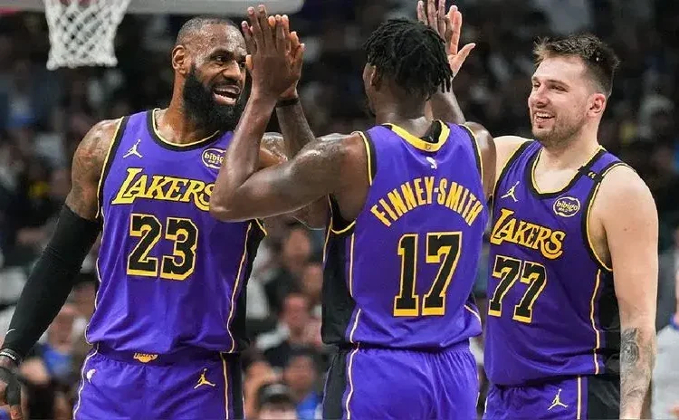 Los Angeles Lakers serán vendidos por 10 billones de dólares, según prensa estadounidense