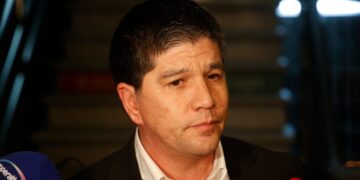 Manuel Monsalve “evoluciona favorablemente” y continuará hospitalizado tras intervención quirúrgica