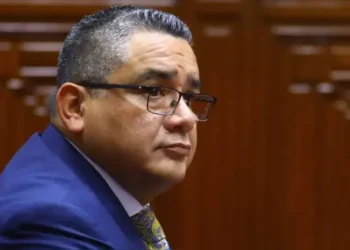 PJ autorizó levantar el secreto de las comunicaciones de dispositivo entregado por Junior Izquierdo en investigación a Juan José Santiváñez