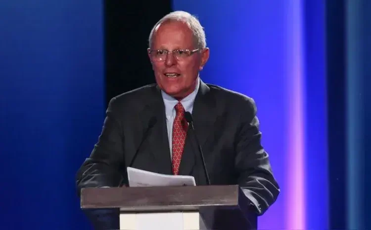 Pedro Pablo Kuczynski intentó salir del país rumbo a EE. UU.